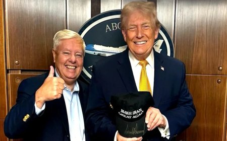 Trump ve Graham, 'İran’ı Yeniden Harika Yap' Şapkasıyla Poz Verdi