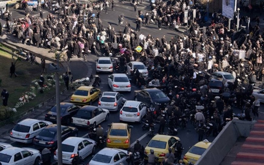 İran ve Rojhilat’ta Gösteriler 10. Gününde: Şiddet Artıyor, Can Kaybı 29’a Yükseldi, Binin Üzerinde Gözaltı