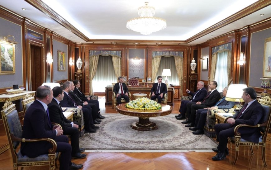 Başkan Neçirvan Barzani, Amedspor heyetini kabul etti: Spor, barış ve kardeşlik köprüsüdür
