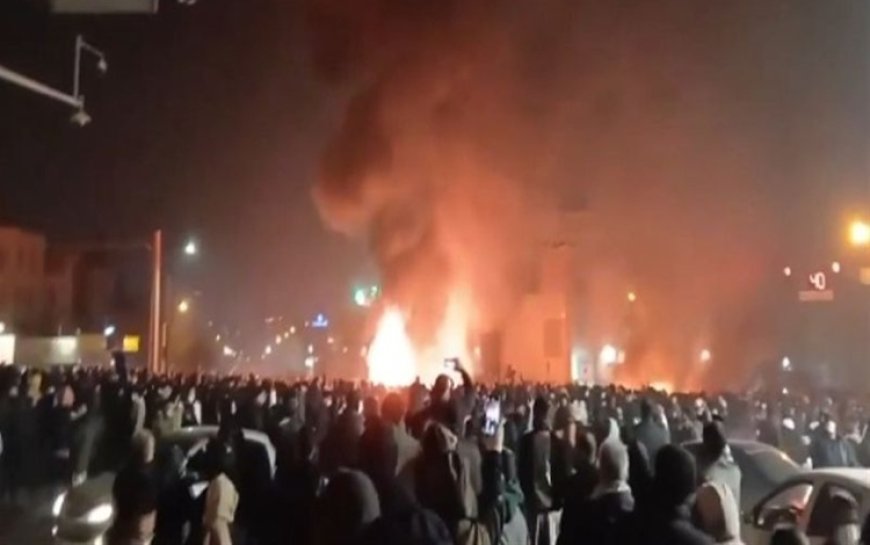 IHR: İran'daki gösterilerde en az 3428 kişi öldürüldü