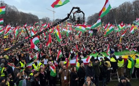 Almanya'da Rojava mitingi: 15 bin kişi ‘Kürt birliği’ için Bonn’da buluştu