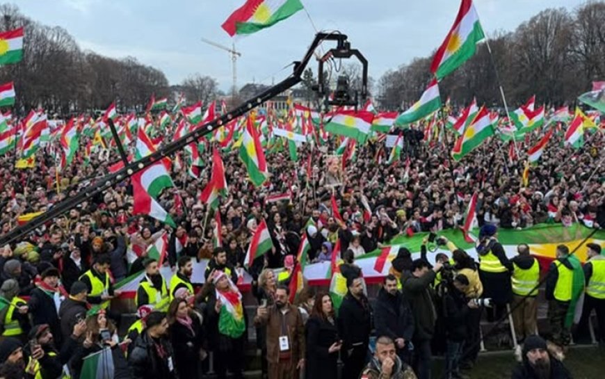 Almanya'da Rojava mitingi: 15 bin kişi ‘Kürt birliği’ için Bonn’da buluştu