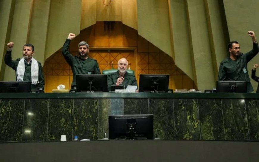 İran Meclis Başkanı, öldürülen 5 komutanın cenazesinde konuştu: ‘Ellerini keseceğiz!’