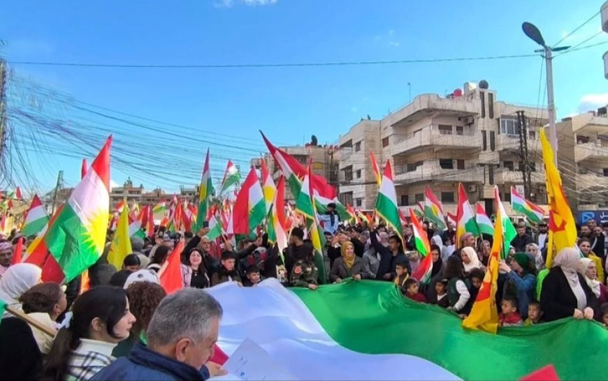 Rojava’da halk Kürdistan Bölgesi için sokaklara döküldü