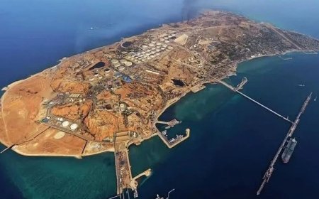 İran’ın petrol kalbi Hark Adası bombalandı