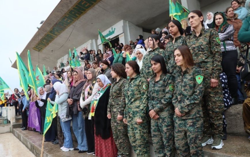 Kamışlo'da kadın örgütleri YPJ’nin Suriye ordusuna dahil edilmesi için eylem yaptı