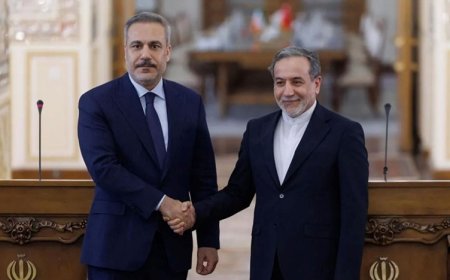 Hakan Fidan, İran Dışişleri Bakanı Erakçi ile görüştü: Müzakere süreci ele alındı