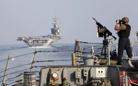CENTCOM: İran, Hürmüz Boğazı'nda ABD savaş gemileri ile ticari gemilere saldırdı