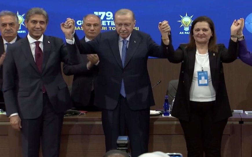 CHP’li iki belediye başkanı resmi olarak AK Parti’ye katıldı.