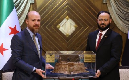 Bilal Erdoğan, Suriye’ye gitti: Emevi Camisi’ni ziyaret etti