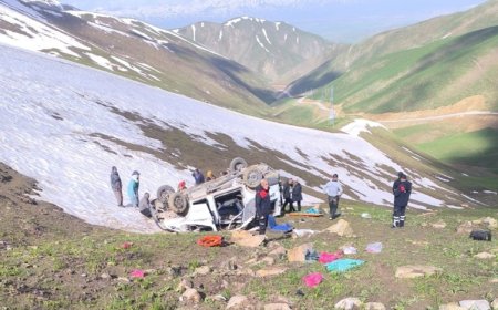 Hakkari'de şarampole devrilen minibüsteki 1 kişi öldü, 6 kişi yaralandı