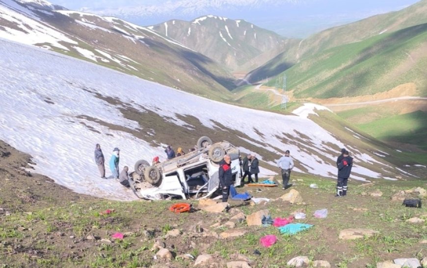 Hakkari'de şarampole devrilen minibüsteki 1 kişi öldü, 6 kişi yaralandı