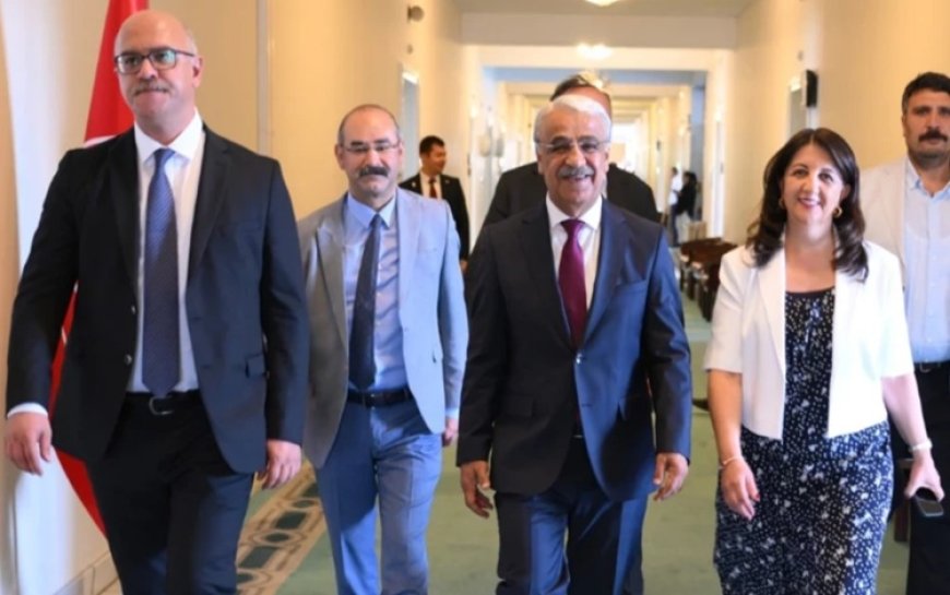 DEM Parti heyeti İmralı’da Öcalan ile görüştü