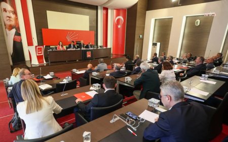 Özel’in ekibi istifa etmişti: CHP Parti Meclisi 27 üyeyle toplandı