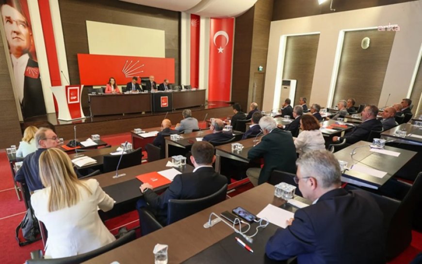Özel’in ekibi istifa etmişti: CHP Parti Meclisi 27 üyeyle toplandı
