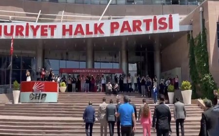 CHP'de 833 delegenin imzaladığı olağanüstü kurultay talebi genel merkeze teslim edildi