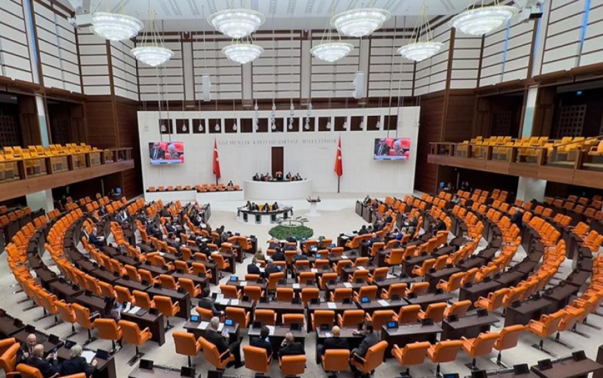 TBMM'de sandalye dağılımı değişti: CHP 136’ya düştü, AK Parti 277 vekile ulaştı