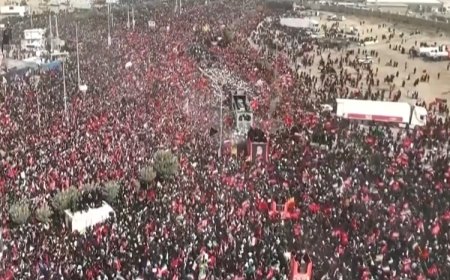 İranlı lider Ali Hamaney’in cenazesi için milyonlar Necef’e akın etti