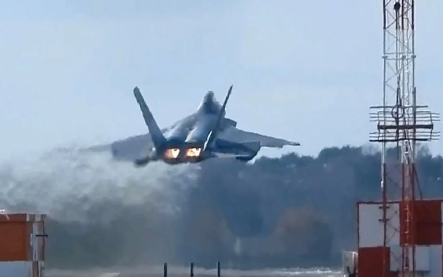 ABD'nin F-22 hayalet savaş uçakları İsrail'den ayrıldı