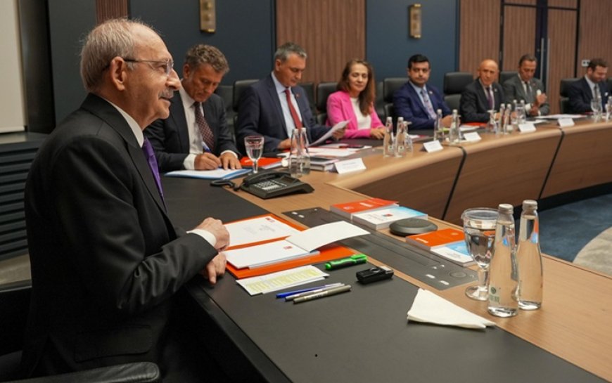 CHP'de 8 il başkanı görevden alındı