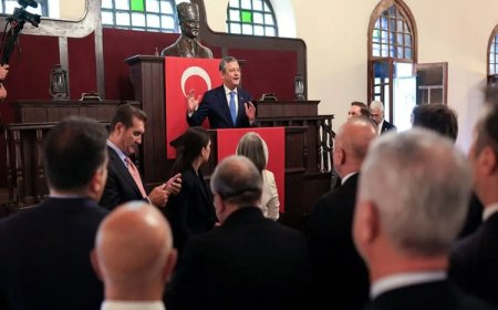 Özgür Özel, YENİ Parti'nin genel başkanı seçildi