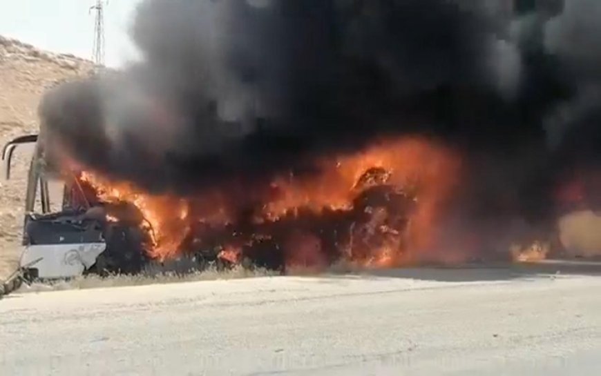 İki otobüs çarpıştı: En az 35 ölü, 30 yaralı