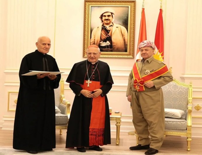 Başkan Barzani’ye Papa’nın Yüksek Onur Nişanı verildi