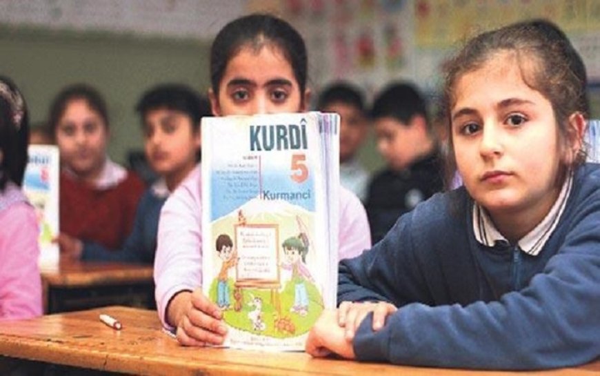 Suriye Eğitim Bakanlığı'ndan Kürtçe kararı: Ulusal dil olarak okullarda okutulacak