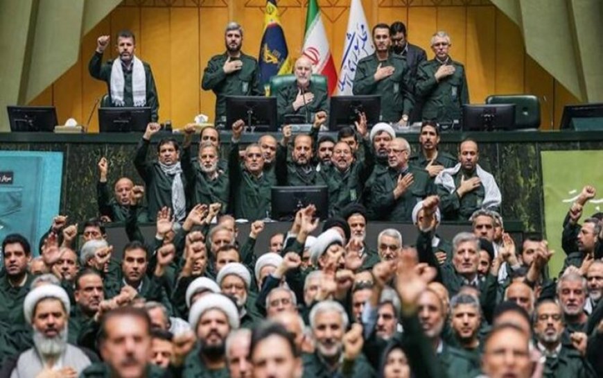 İran Devrim Muhafızları 23 komutanını görevden aldı