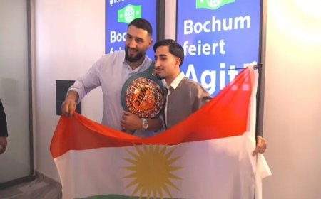Kürt boksör Agit Kabayel, adını Bochum'un Altın Kitabı'na yazdı