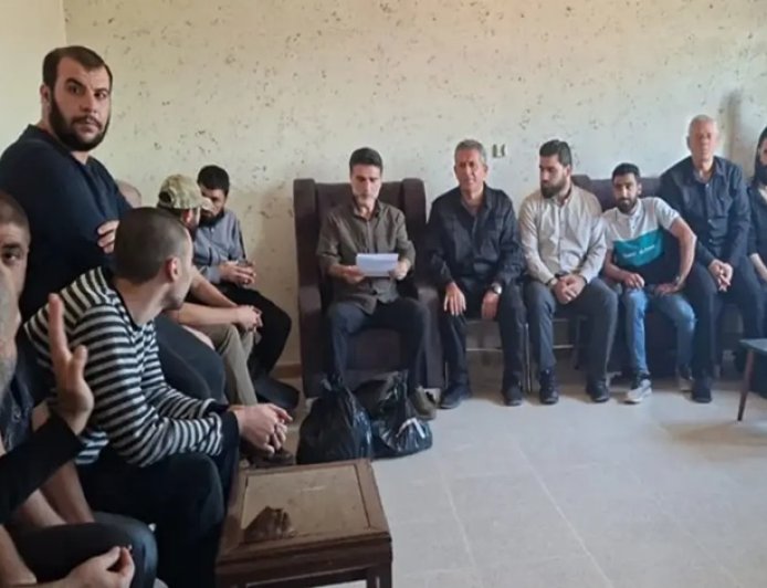 Suriye yönetimi esir tutulan 49 DSG savaşçısını serbest bıraktı