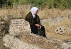21 yıldır aradığı oğlunun mezarını televizyon görüntülerinden buldu