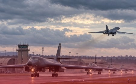 ABD, İngiltere'deki Fairford Üssü'nde konuşlu bütün bombardıman uçaklarını çekiyor