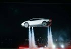 Elon Musk, SpaceX iş birliğiyle “uçan” Roadster’ı ilk kez gösterdi