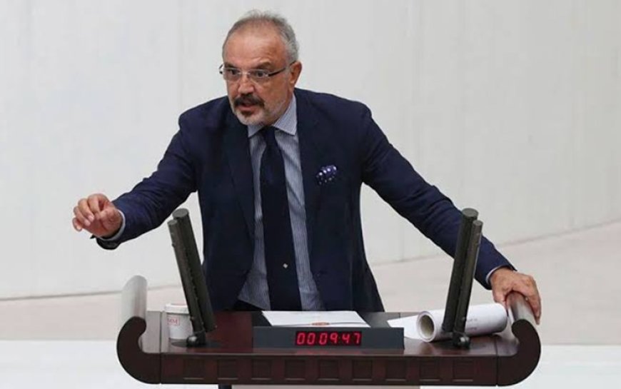 Sırrı Sakık’tan İzmir Barosu yönetimine sert tepki: Demirtaş’ın tek voltası fırıldak hayatlarınıza bedeldir